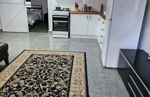 Mandurang South Apartment | Mudbrick self contained studio with wood heater