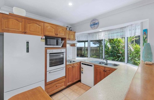 Mudjimba Resort | Mudjimba Esp Villa-Beachfront-Pet friendly