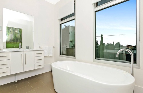 Wellington House | Muse on the Murray + Pet-Friendly