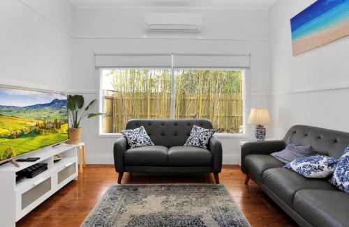 Tea Gardens House | Myall River Cottage