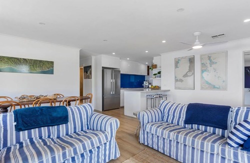 Myponga Beach House | Myponga Dunes - 1 Hewett Crescent, Myponga Beach