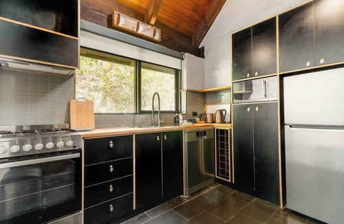 Emerald Cabin | Myrtle Loft - Sun-Kissed Forest Garden, Emerald