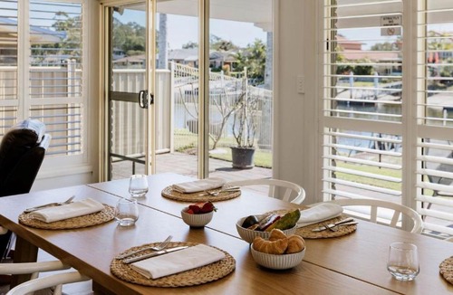 Yamba House | Nabilla Court - Waterfront Luxury with Shared Pontoon & Paddleboards - Holiday Yamba