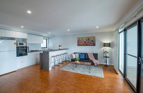 Dubbo Apartment | Naman. Balcony & Garage. South Dubbo