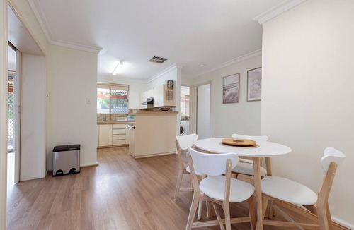 Bull Creek House | Nanas House | Swan BnB Management