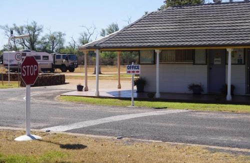 Narromine Hotel | Narromine Rockwall Cabins and Caravan Park