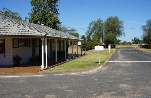 Narromine Hotel | Narromine Rockwall Cabins and Caravan Park