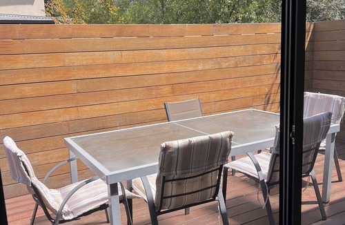 Frankston House | Natural, quiet, central home for your easy & comfortable trip to Frankston.