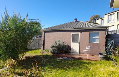 Jerrabomberra House | Nature in Town Studio Granny Flat