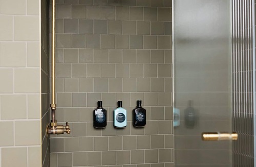 Parkville Hotel | Naughtons Hotel