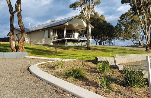Clare Villa | Neagles Retreat Villas 3-2 bedrooms
