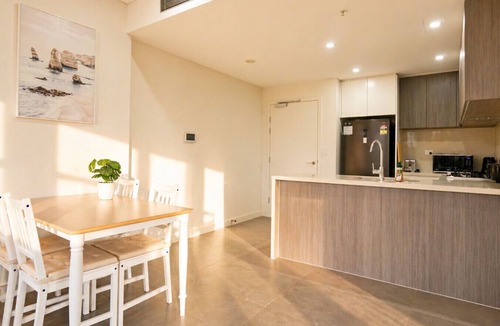 Lidcombe Apartment | Near Olympic Park 3B | Courtyard 2 Baths + Parking