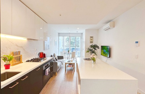 North Melbourne Apartment | NearCity&Train/2B2.5B1C/Woolworths/ArdenGarden2B