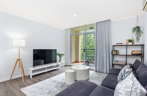 East Perth Apartment | Neat 1BR apartment w/balcony in superb East Perth Village