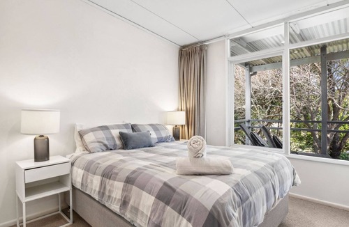 Lorne House | Nella - A stylish retreat blending modern comforts