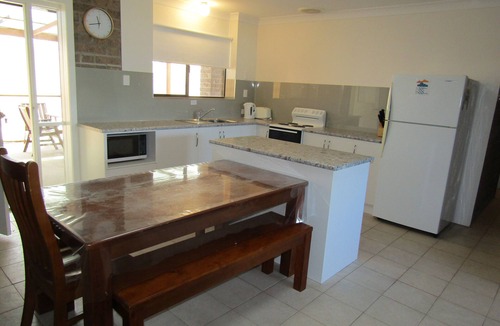 Marion Bay House | Nelson House - Close to beach! Off peak special!