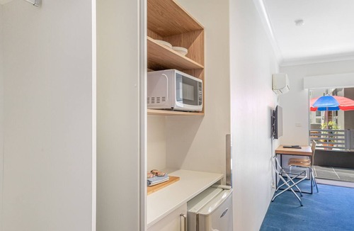 Nelson Bay Hotel | Nelson Towers Motel & Apartments