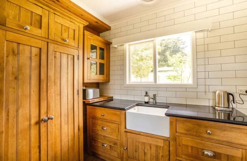 Nerrina House | NER001 · Green Acres Cabin: A Ballarat Farmland Retreat