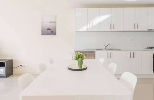 Bowden Apartment | New 2 Bedroom Apt with Secure Parking & WiFi