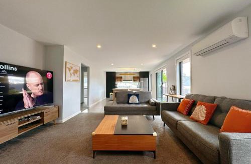 Kingston House | New Kingston Trampoline House
