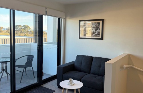 Gungahlin House | New large 3BR,3bathrms townhouse in Gunghalin, mountain views,central location