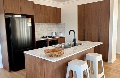 Wagga Wagga House | New Modern living immaculate 3 bedroom home in Wagga Wagga