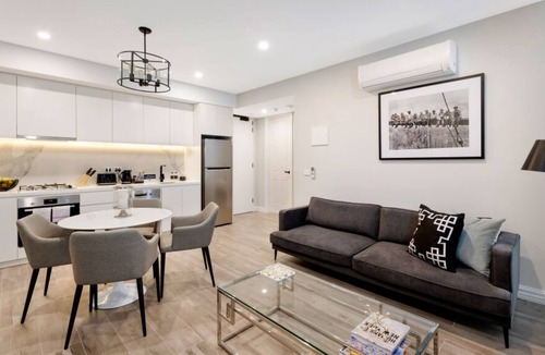 Glen Iris Apartment | NEW! One Bedroom Standard at Manhattan Apts Glen Iris