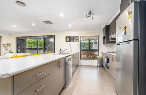 Lyons House | New to VRBO: Cheerful 4BR Home w/parking|5 mins from hospital