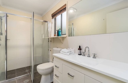 Lyons House | New to VRBO: Cheerful 4BR Home w/parking|5 mins from hospital
