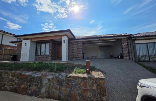 Melton South Villa | New villa with 3 Bedrooms and 3 Bathrooms