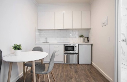 Ballarat Apartment | Newington Apartments - Apt 4 Accessible Queen