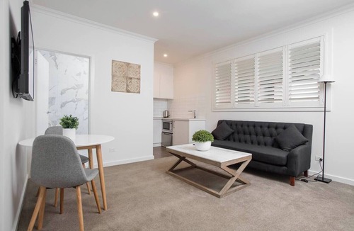 Ballarat Apartment | Newington Apartments - Apt 6 Twin Queen