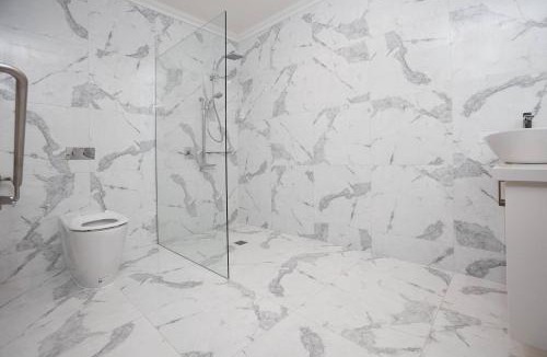 Ballarat Apartment | Newington Apartments - Apt 4 Accessible Queen
