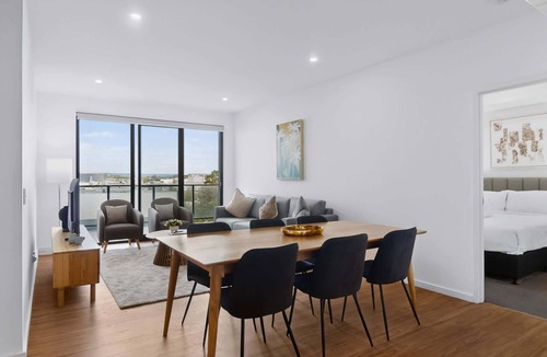 Cannington Apartment | Newly Built 3 Bed Apartment with Onsite Parking
