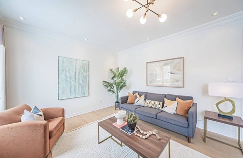 Richmond Hill House | Newly renovated 2-story house with 5 bed rooms and 4 washrooms