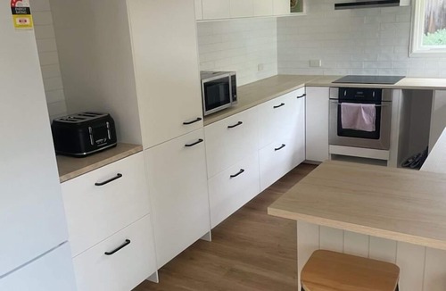 Blairgowrie House | Newly renovated house close to the beach, cafes and shops.