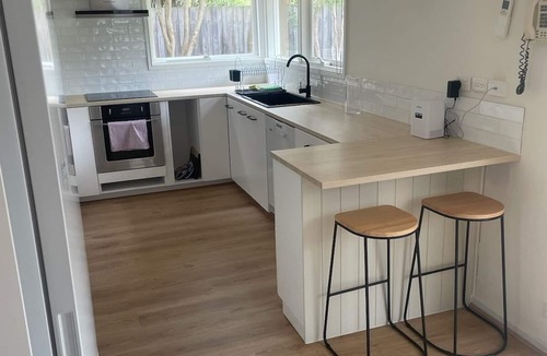 Blairgowrie House | Newly renovated house close to the beach, cafes and shops.