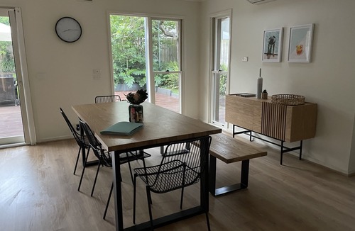 Blairgowrie House | Newly renovated house close to the beach, cafes and shops.