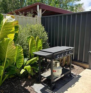 East Bendigo House | Newly renovated, Kennedy Cottage - close to CBD