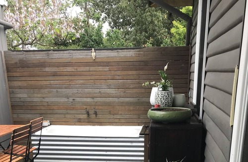 Harcourt House | Newly Renovated Retro CARAVAN near Castlemaine