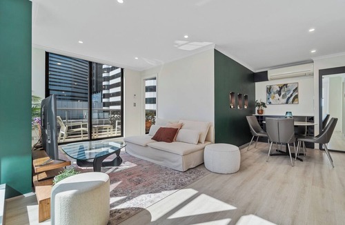 North Sydney Apartment | Newly Renovated Spacious Apartment