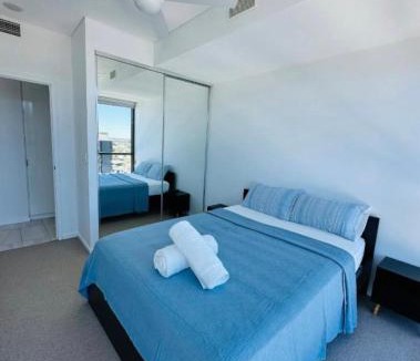 Newstead Apartment | Newstead Apartment with Pool, Gym & Parking