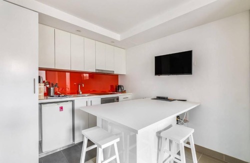 Fitzroy Apartment | Nicholson's Nest - A Balcony Studio in Funky Fitzroy