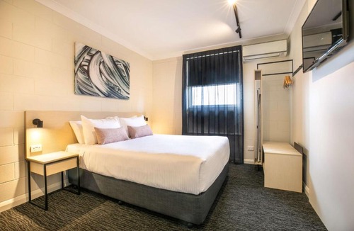 Royal Park Hotel | Nightcap at Hendon Hotel