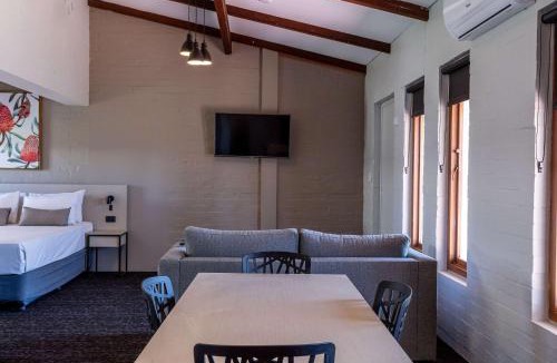 Bluff Point Hotel | Nightcap at Wintersun Hotel