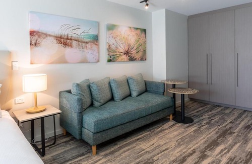 Narrabeen Hotel | Nightelier Narrabeen