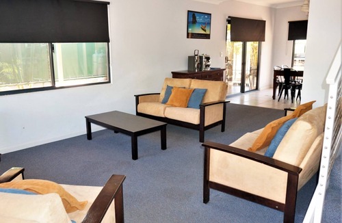 Exmouth House | Ningaloo Breeze Villa 8 - 3 Bedroom Fully Self-Contained Holiday Accommodation