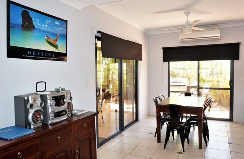 Exmouth House | Ningaloo Breeze Villa 8 - 3 Bedroom Fully Self-Contained Holiday Accommodation