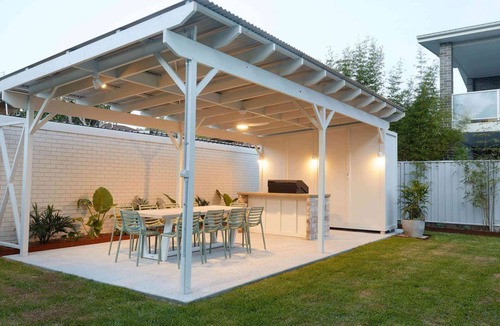 Nelson Bay House | No 1 Luana - pet friendly holiday townhouse