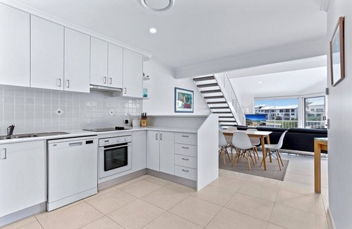 Noosaville Apartment | No. 13 Noosa Riverfront Apartment